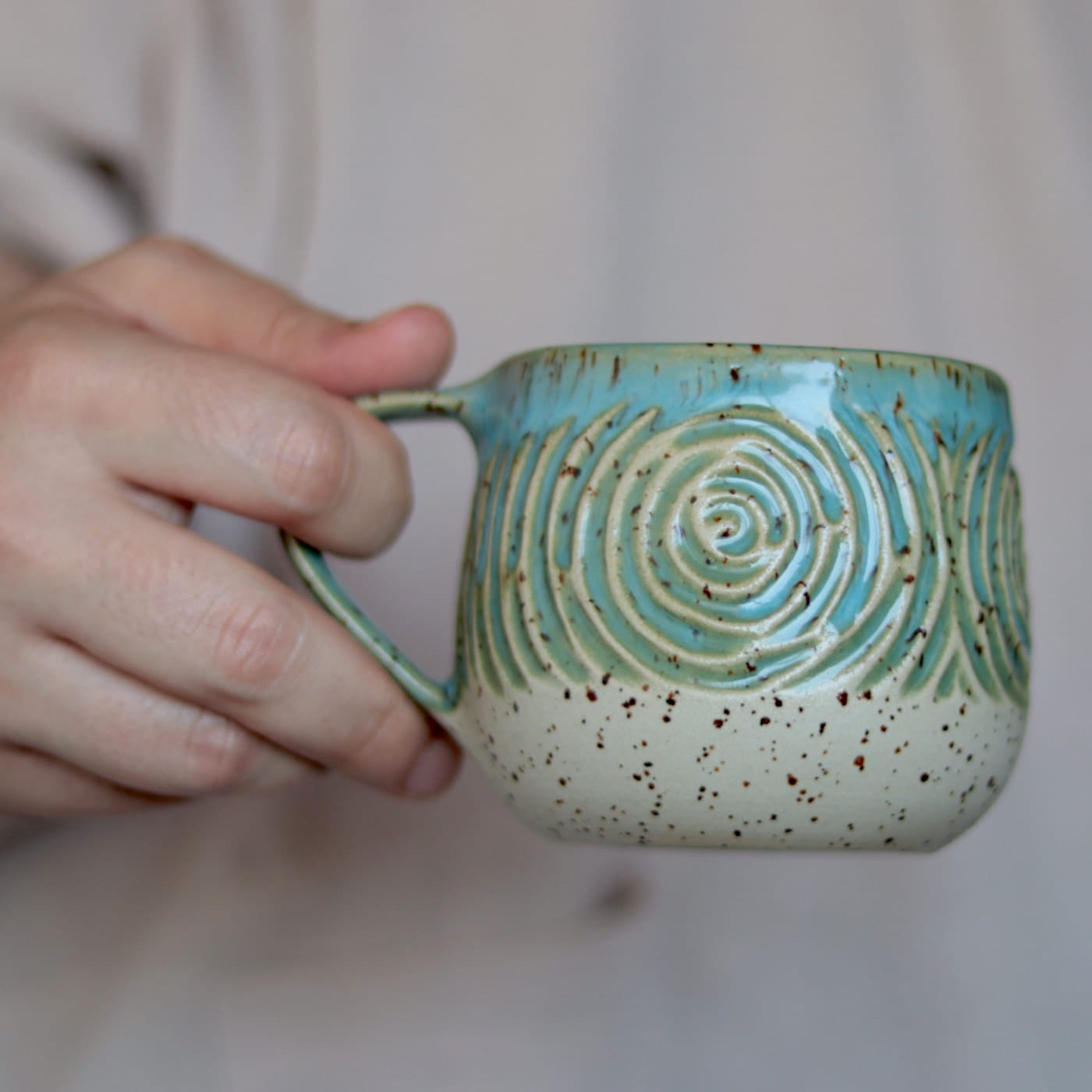 el-yapımı-ceramic-stoneware-kahve-kupası-oyuklu-seymaates-min