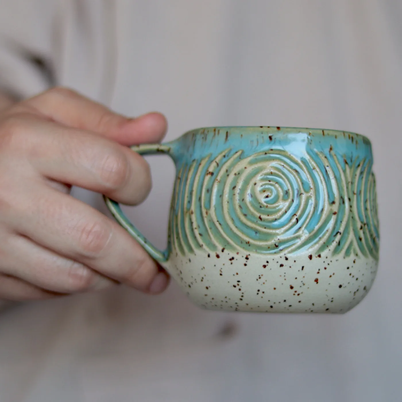 el-yapımı-ceramic-stoneware-kahve-kupası-oyuklu-seymaates-min